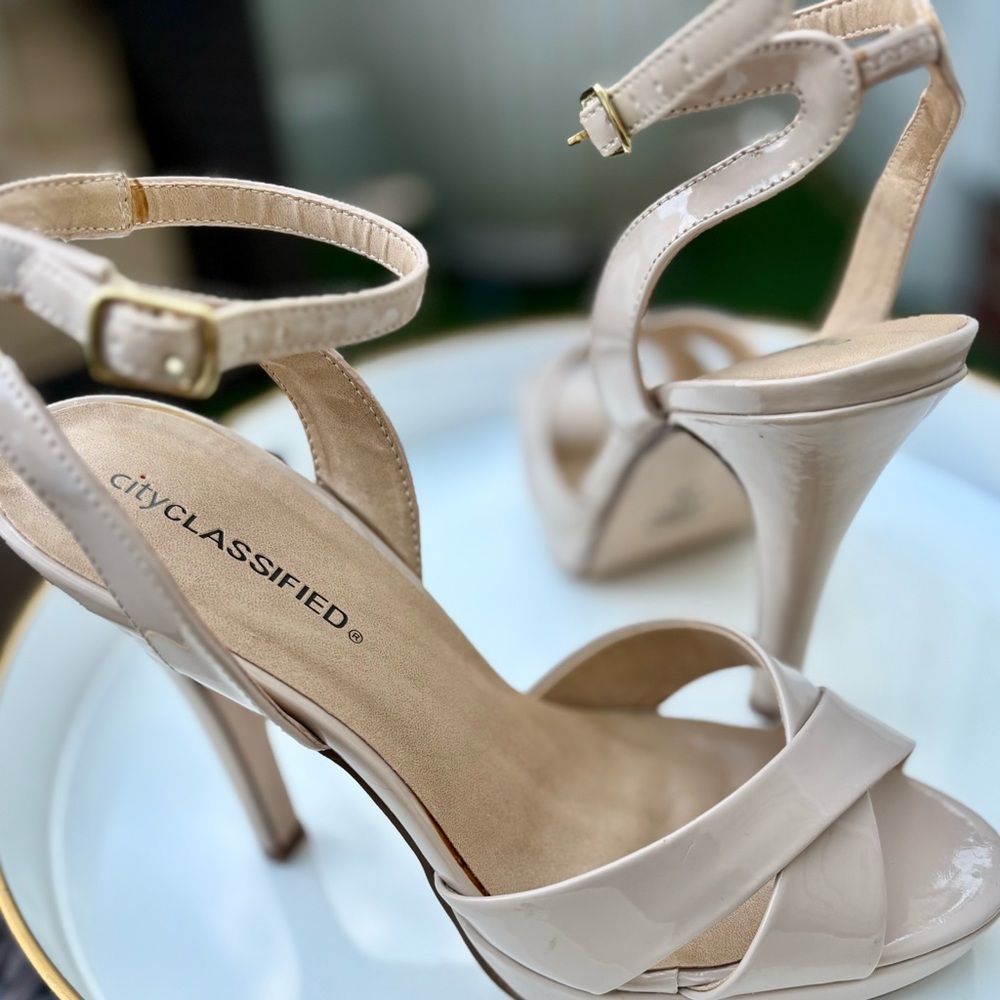 City Classified. Strappy, Heels. 7.5